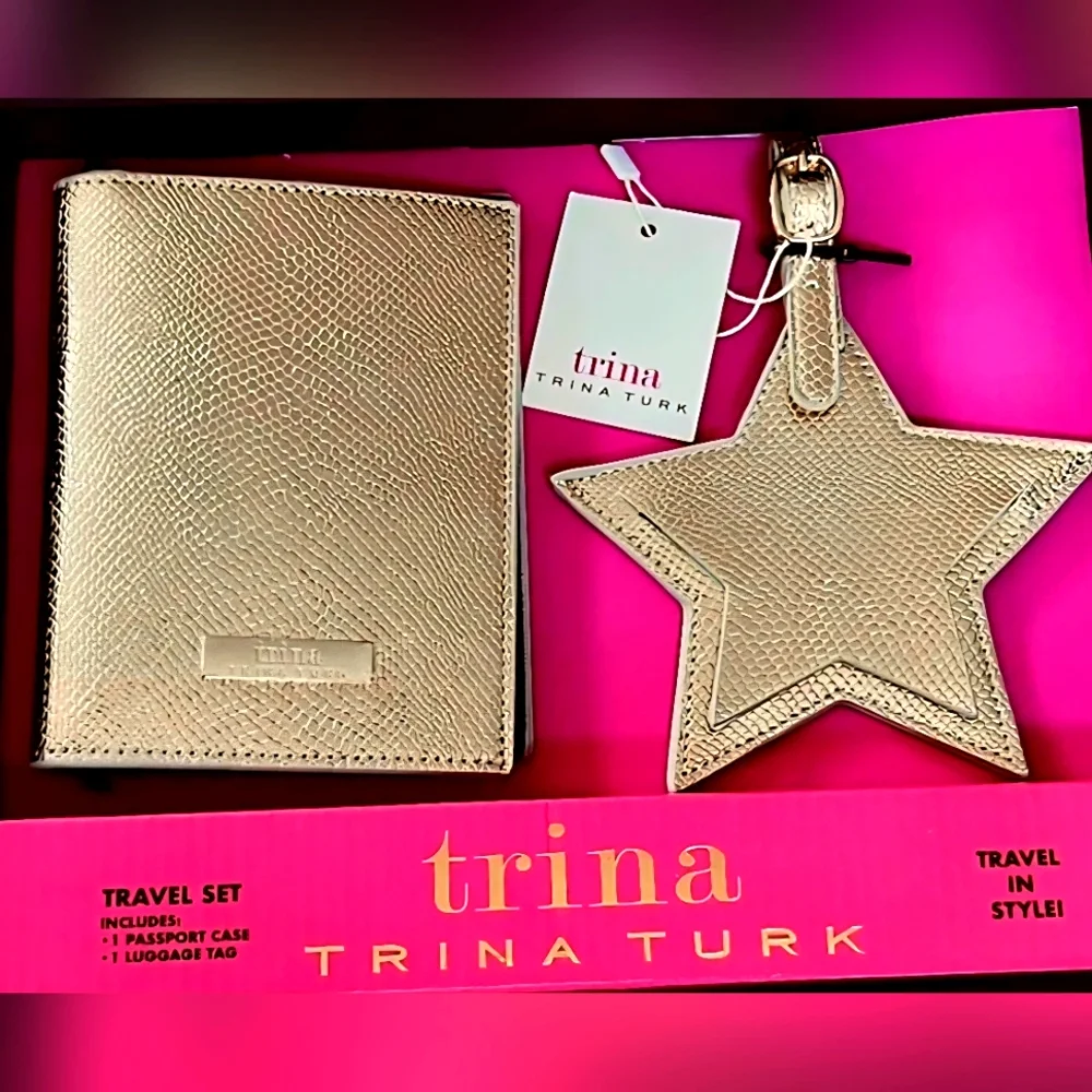 Trina Turk Gold Passport Case and Star Luggage Tag - Picture 1 of 4